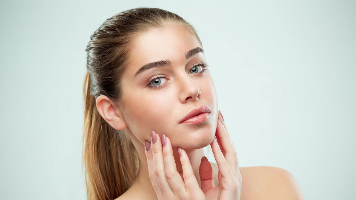 how to control oil on face in monsoon