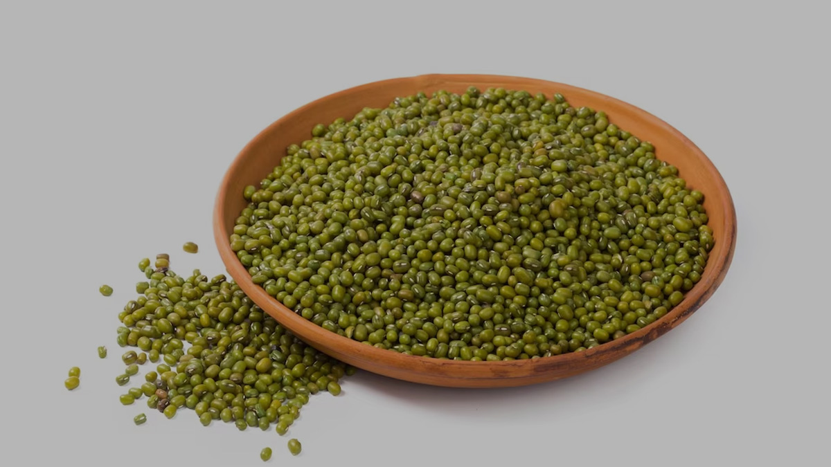 eating soaked moong dal in hindi