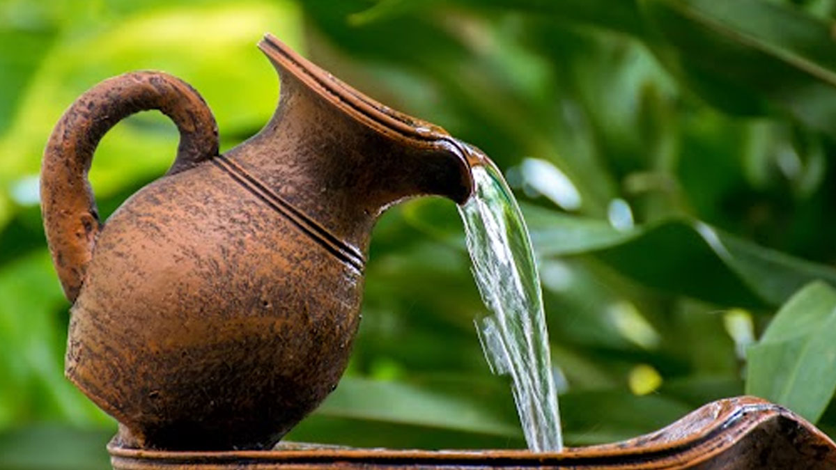 Ayurvedic Ways To Store Drinking Water in hindi