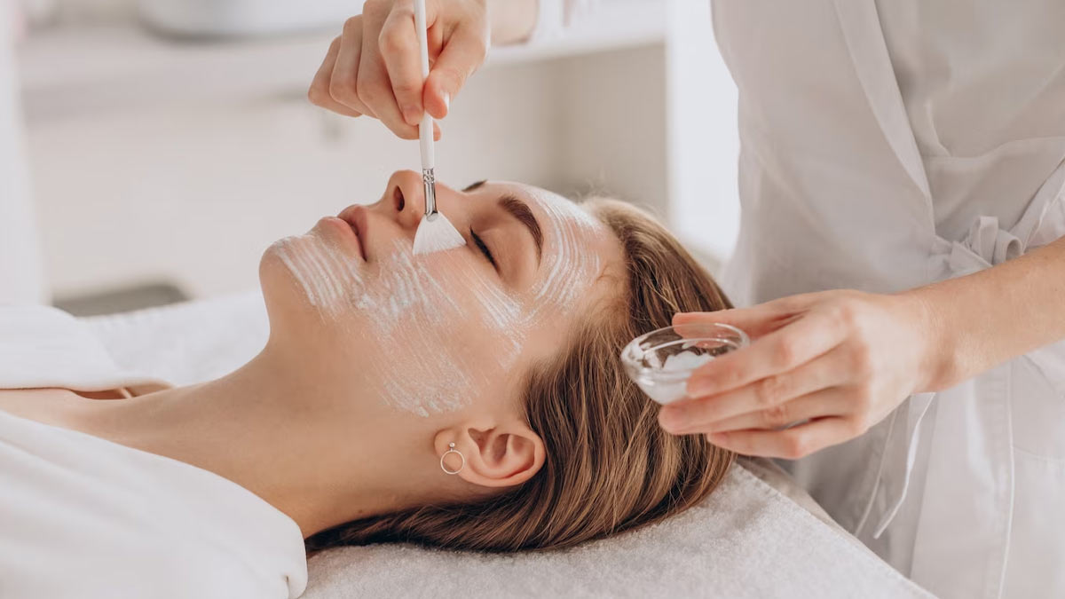 multani mitti saffron face pack benefits in Hindi