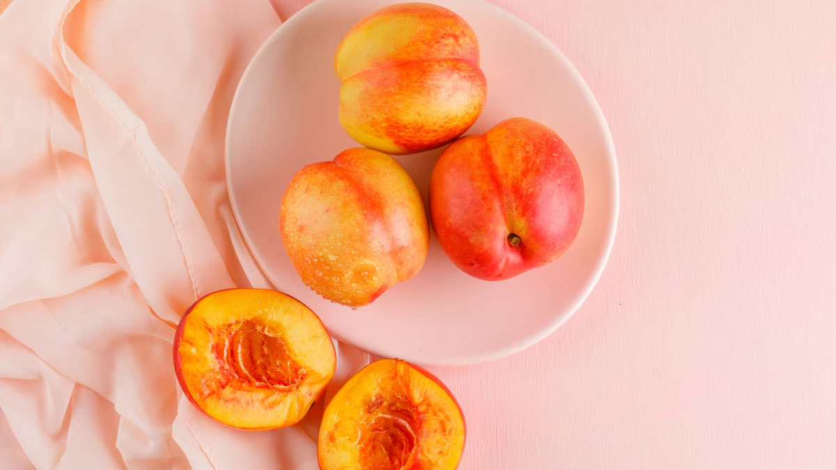 Peach-and-Tomato-Face-Pack-Benefits-ins