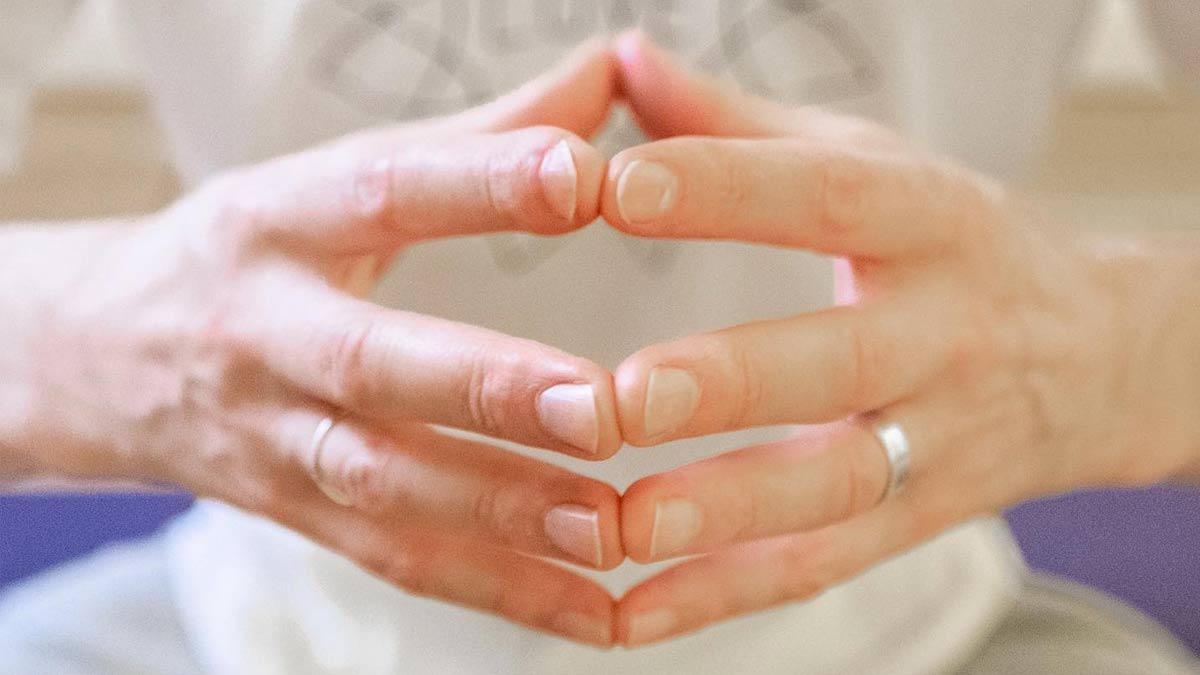 hakini mudra benefits