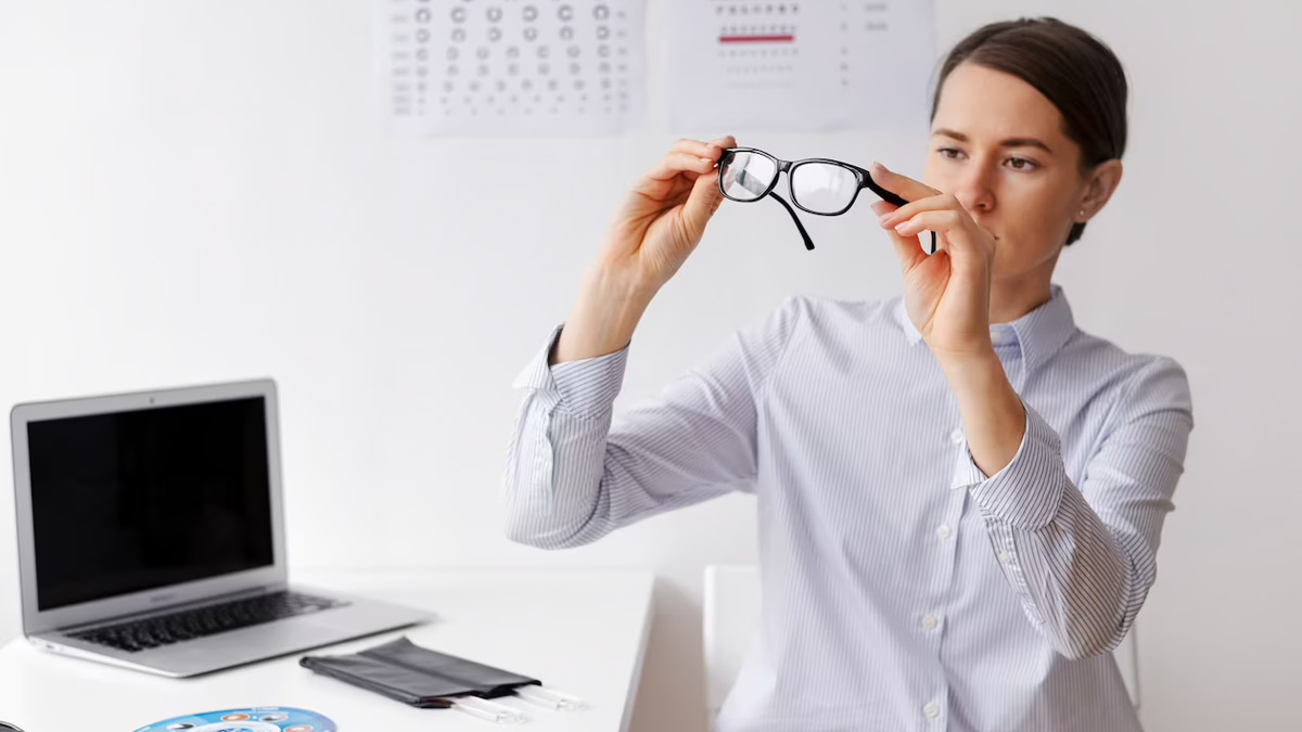 Tips To Improve Eyesight In Hindi