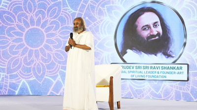 Healthcare Heroes Awards 2023: खुद से हेल्दी लाइफस्टाइल फॉलो करने का कमिटमेंट करें, बोले श्री श्री रविशंकर