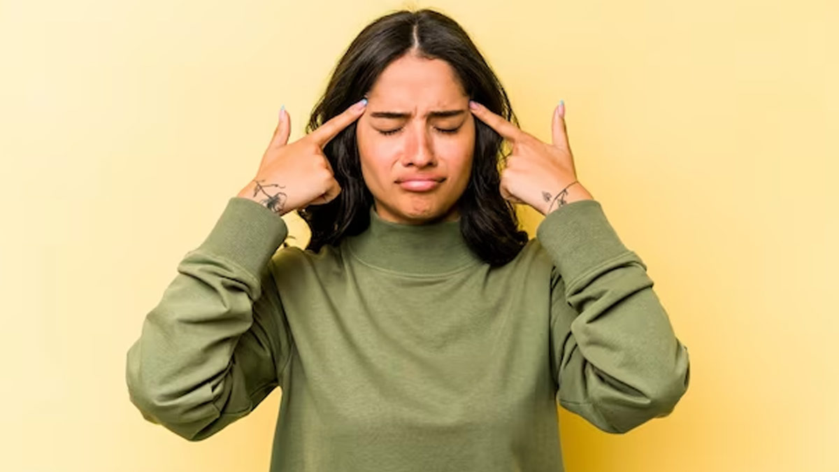 रोने के बाद होने लगता है सिरदर्द? जानें कारण और उपाय 