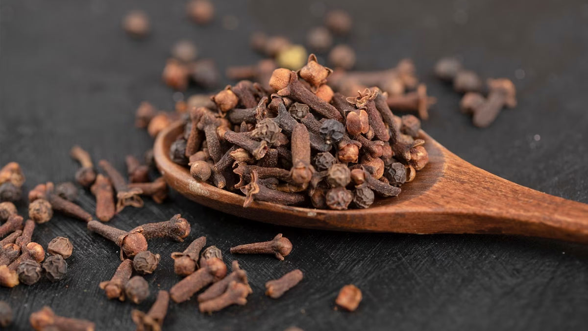 Clove Water Benefits For Skin