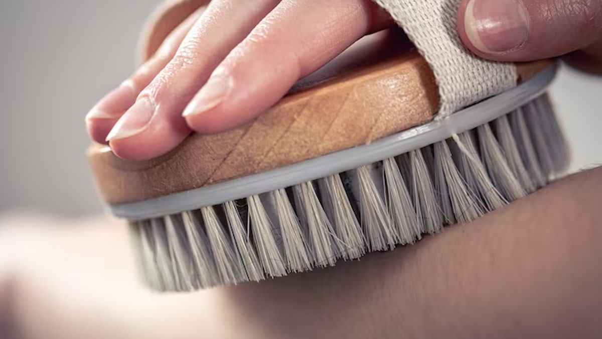 7 Benefits of Dry Brushing for Overall Health - Natural Baby Mama