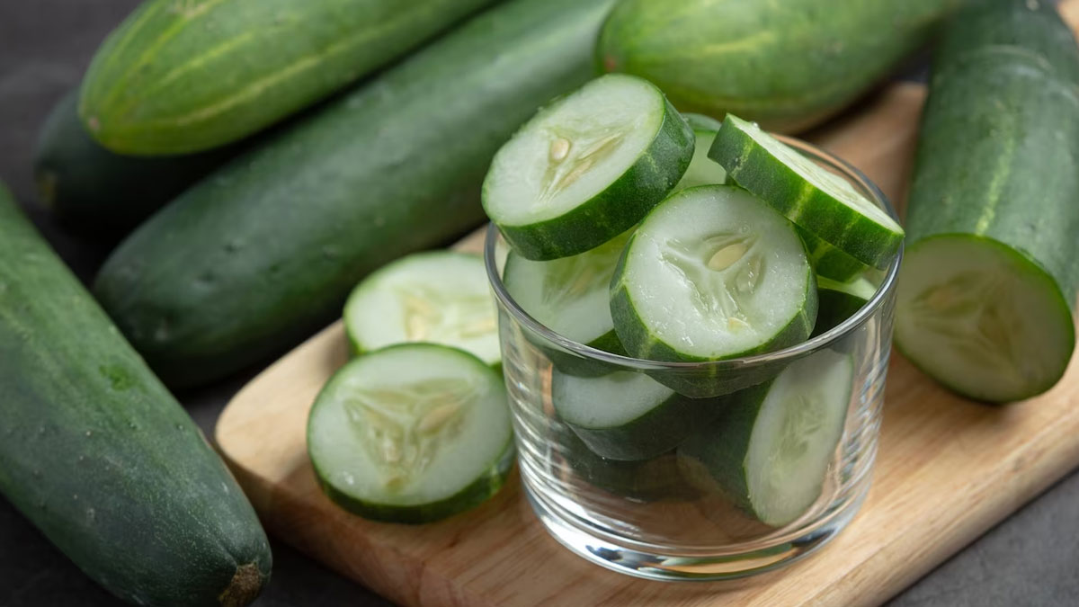 Cucumber Facial Benefits for Glowing Skin in Hindi