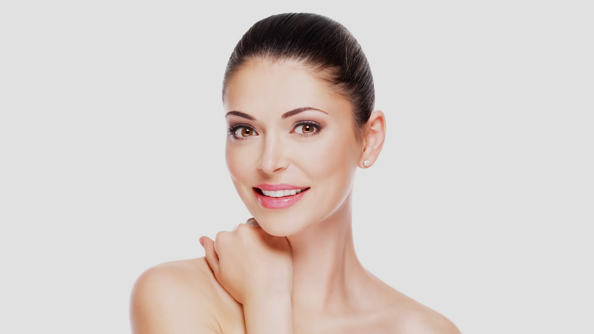 dalchini aur nimboo se chehra chamkaye