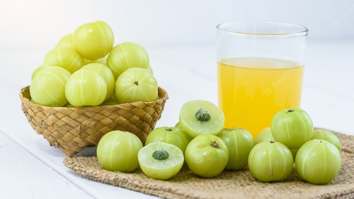 Amla And Curry Leaves Juice For Hair in hindi
