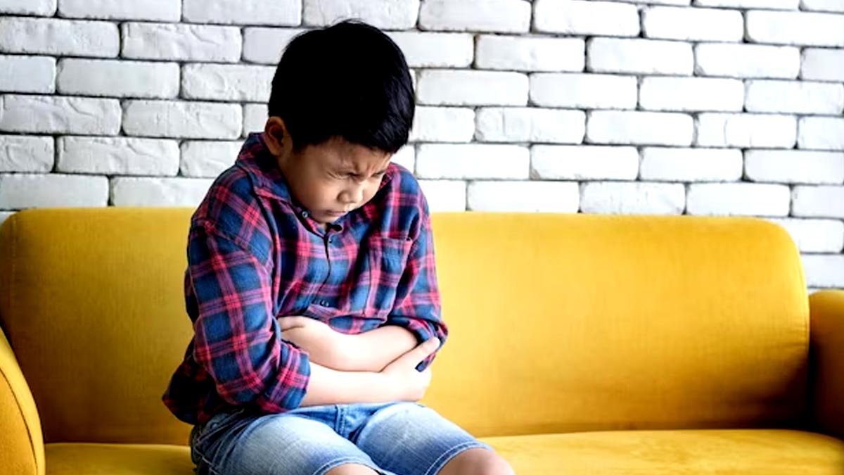 बच्चों को उल्टी और दस्त होने के क्या कारण हो सकते हैं? डॉक्टर से जानें