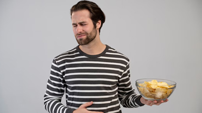 Food Poisoning: गर्मी में बार-बार हो रही है फूड पॉइजनिंग? ठीक करने के लिए अपनाएं ये घरेलू उपाय