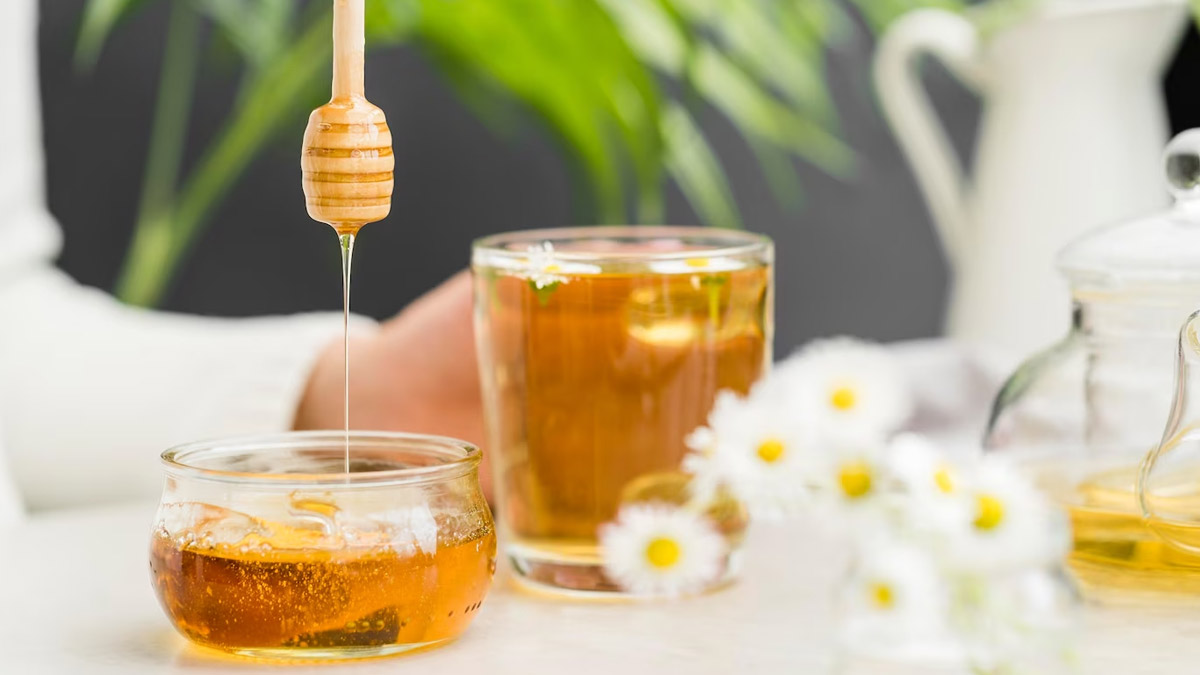 How-to-Apply-Honey-for-Skin-Ageing-in2