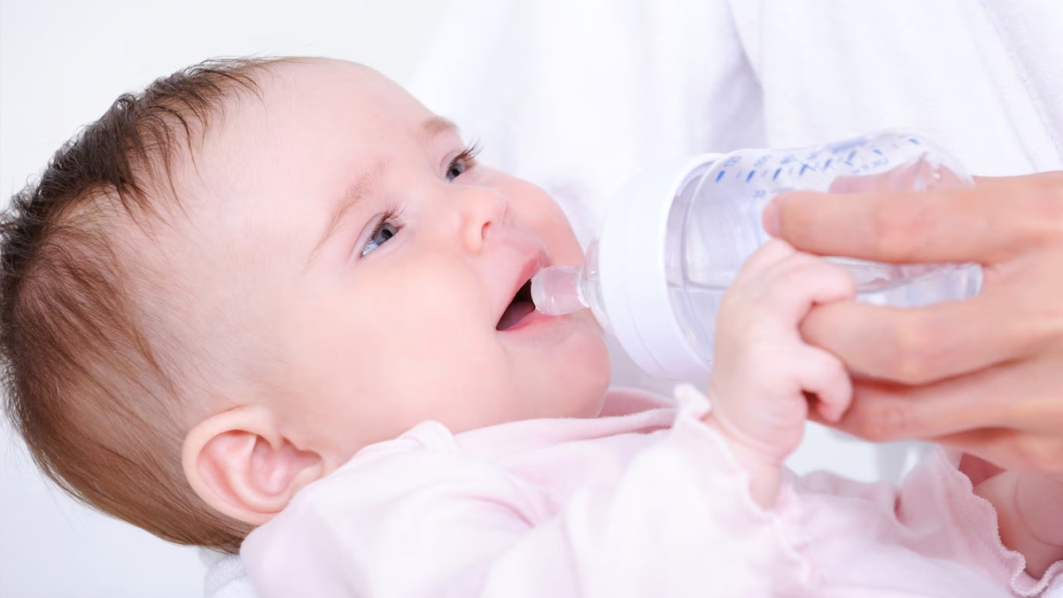 is it safe to give water to baby