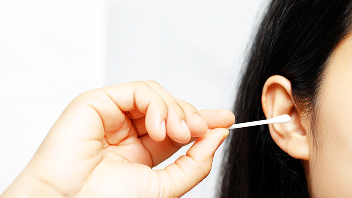 it-is-Safe-to-Use-Cotton-Buds-to-Clean-Ear-Wax-ins222