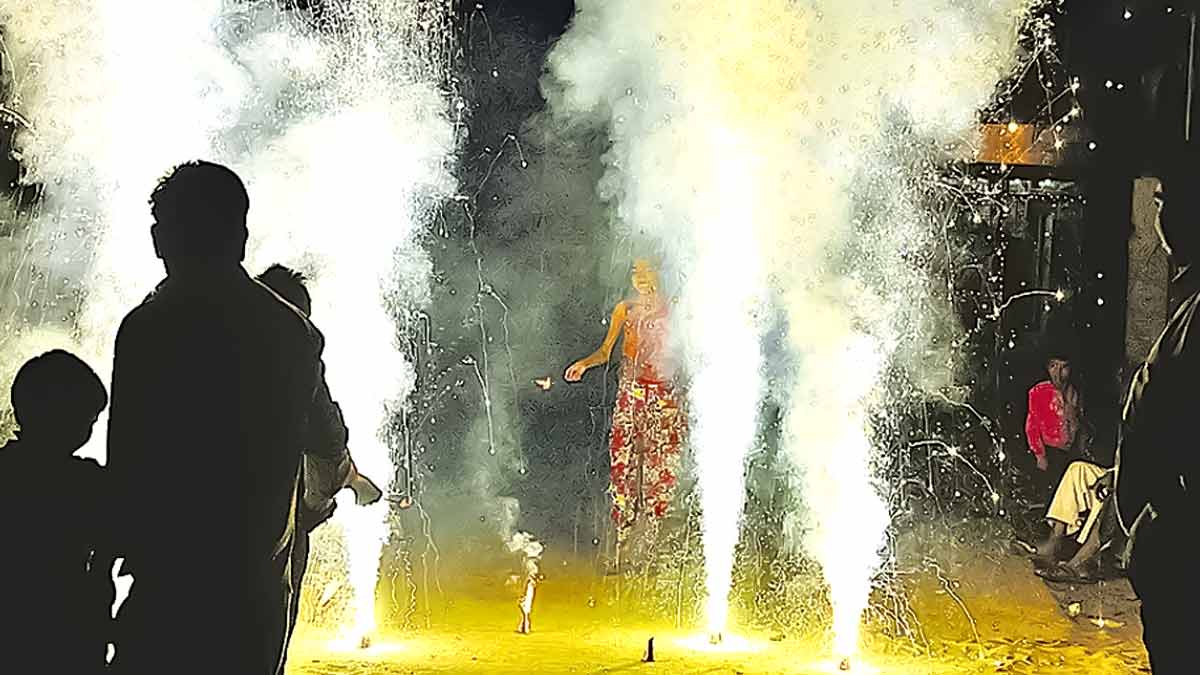 Mumbai Air Pollution: वायु प्रदूषण की वजह से दिवाली पर सिर्फ 3 घंटे जलेंगे पटाखे, हाईकोर्ट का आदेश