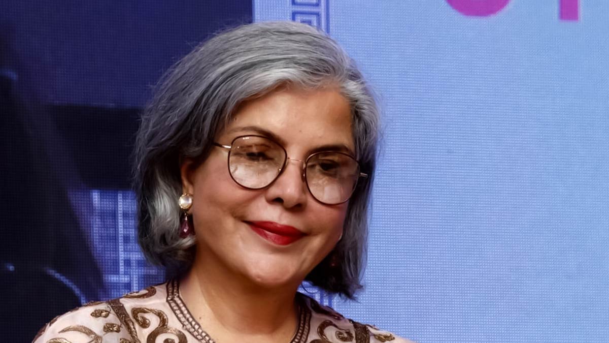 एक्ट्रेस जीनत अमान की आंख की हुई सर्जरी, पीटोसिस नामक बीमारी से थीं पीड़ित, जानें इसके बारे में 