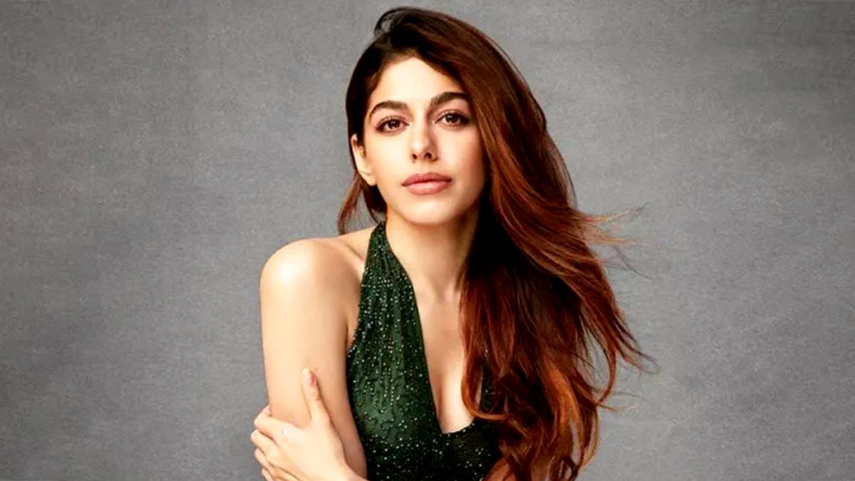 फिट रहने के लिए स्क्वैट्स लगाती हैं एक्ट्रेस अलाया फर्नीचरवाला, जानें इस एक्सरसाइज को करने के फायदे 