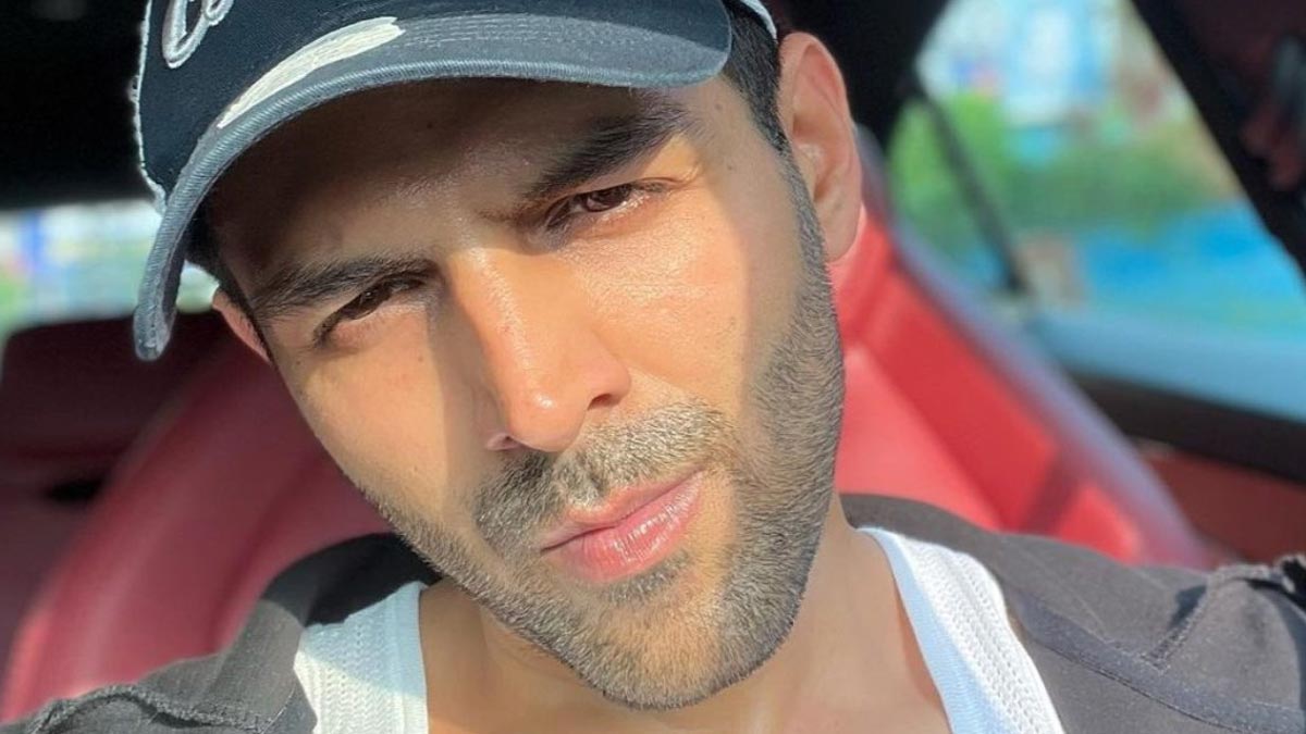  वर्कआउट करने के बाद चमकते नजर आए एक्टर कार्तिक आर्यन, फैंस ने पूछा स्किन केयर रूटीन