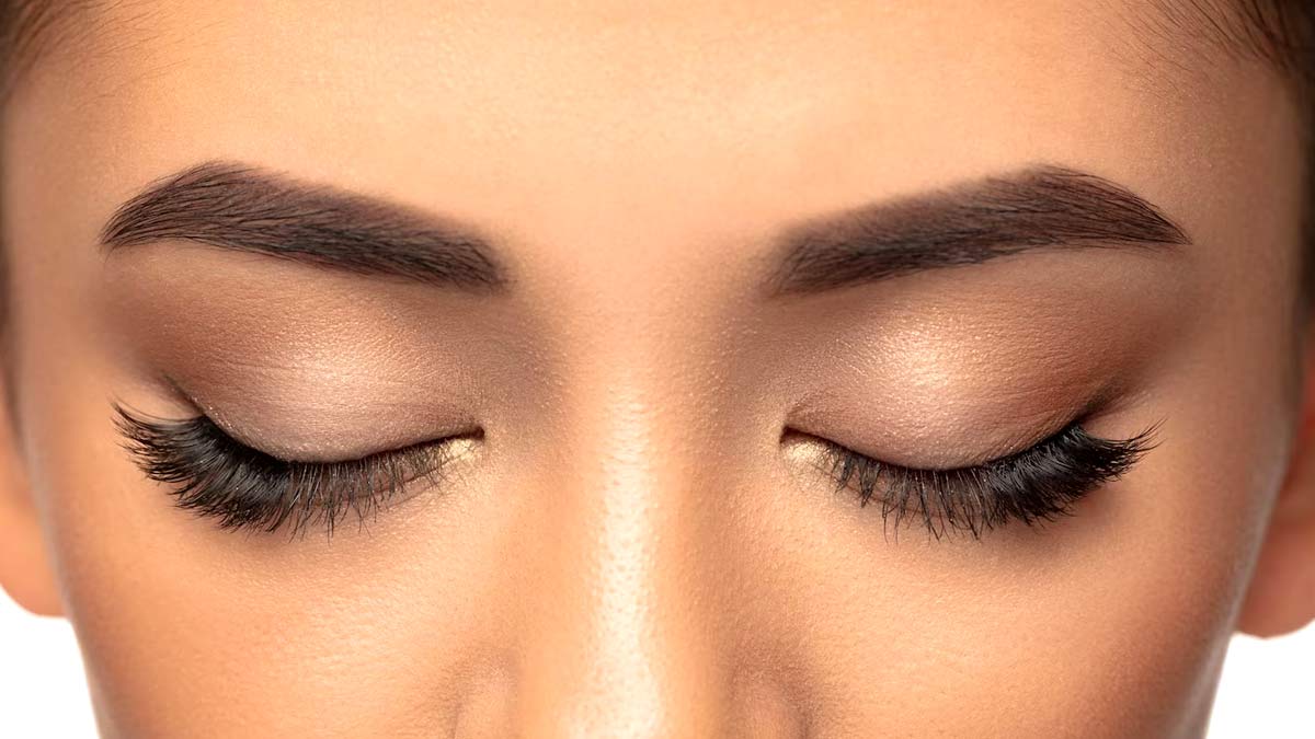 ऑयली नजर आता है पलकों के ऊपर का ह‍िस्‍सा (Eyelid), तो अपनाएं ये 5 घरेलू उपाय