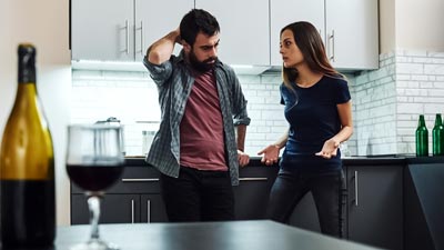 इमोशनल मैनिपुलेशन भी कर सकता है आपकी मेंटल हेल्थ खराब, जानें इसके संकेत और डील करने के तरीके 