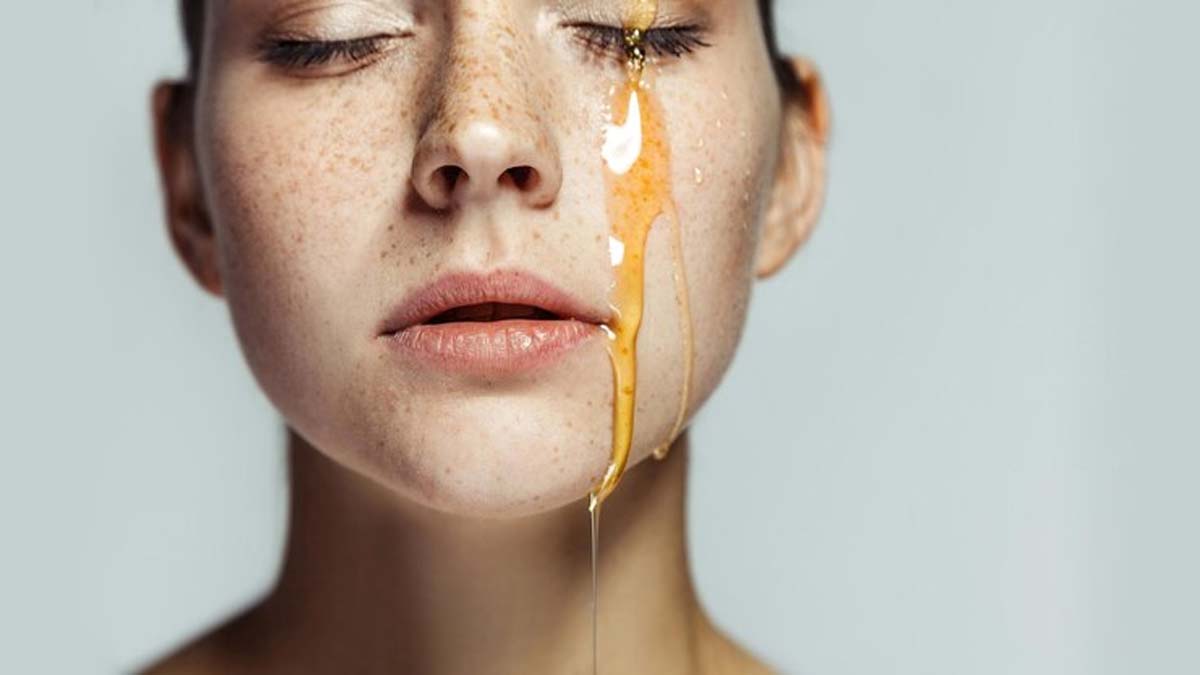 benefits and effects of applying honey on your face every night