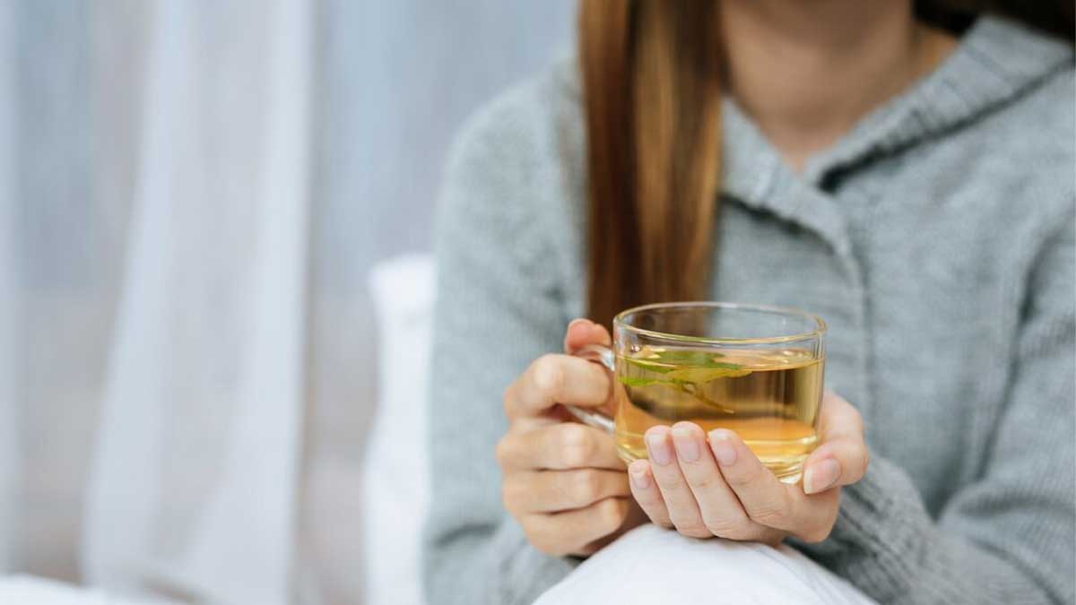 Do You Have Trouble Sleeping? Expert Lists 8 Teas That Can Help Improve Your Sleep Quality