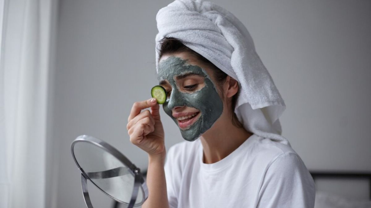 Tulsi Leaves And Aloe Vera Gel Face Mask Benefits