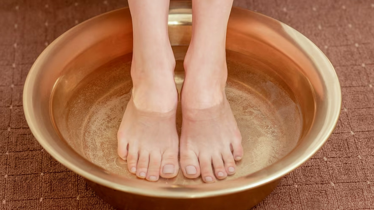 Soaking feet deals in hot water