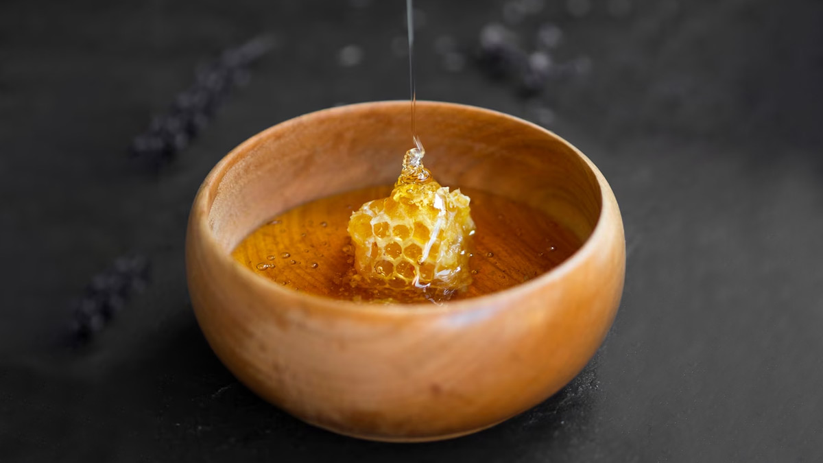 Source-Based Honey: Expert Lists The Benefits And Why You Should Add It To Your Diet