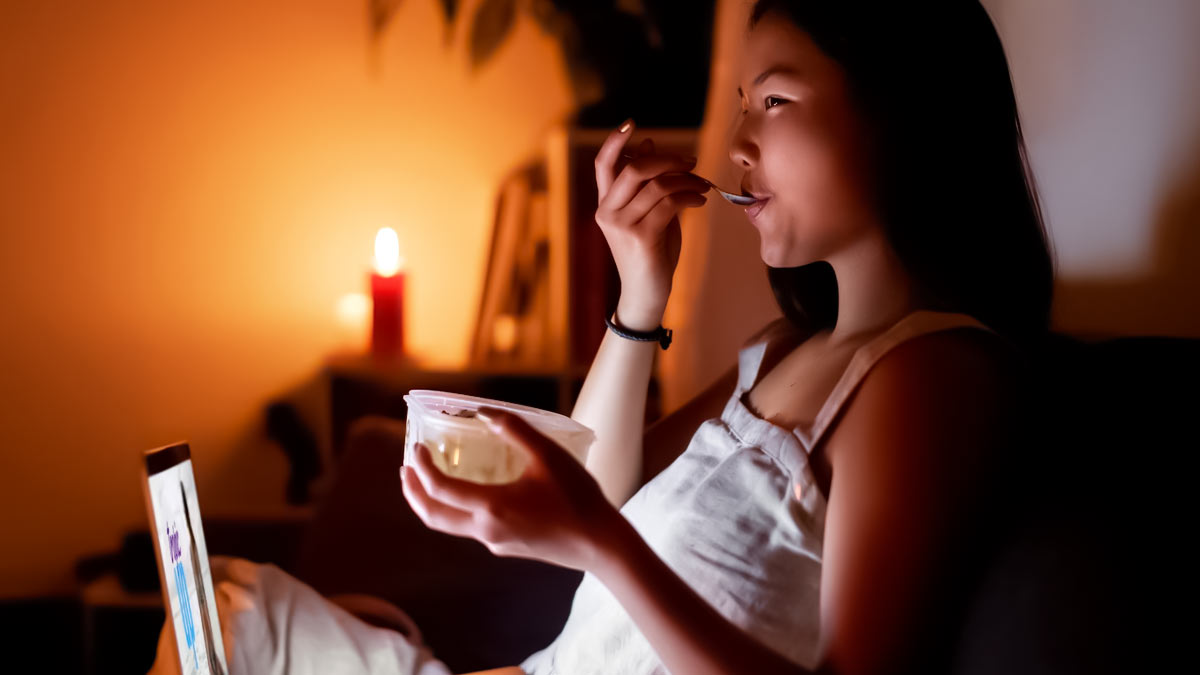 can-eating-before-bed-cause-weight-loss-here-s-what-expert-has-to-say