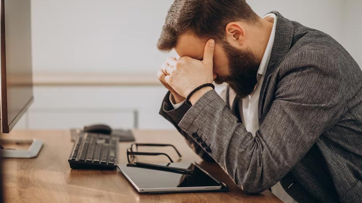 You Can Still Be Depressed Even If You Are Functioning Well: Expert Shares Symptoms To Watch Out For