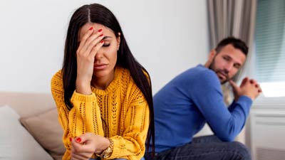 पार्टनर के साथ बढ़ने लगे हैं लड़ाई-झगड़े, तो इन 5 टिप्स के जरिए संभाले अपना रिश्ता 