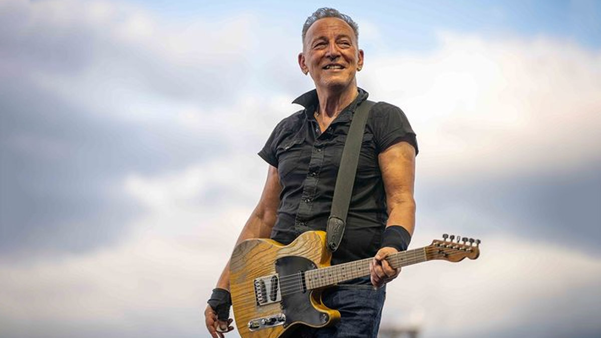 Bruce Springsteen Getting Treated For Peptic Ulcer: Expert Shares Its Risk Factors And Symptoms