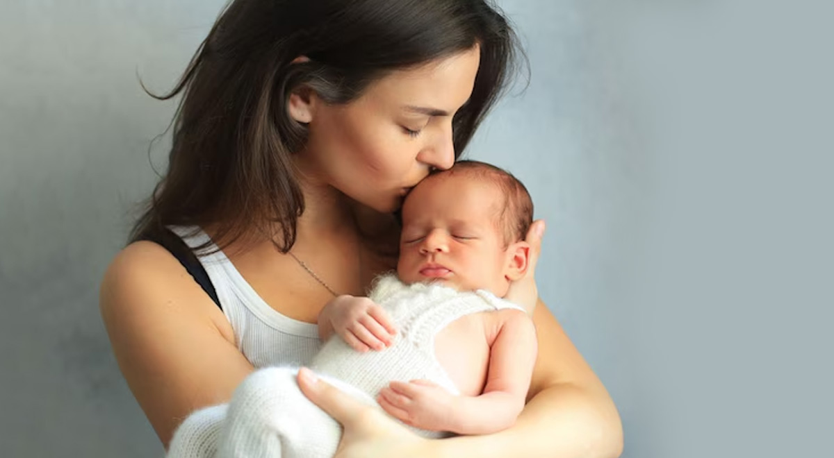 पोस्टपार्टम डिप्रेशन से हैं परेशान? डॉक्टर से जानें इससे राहत पाने के कुछ आसान उपाय 