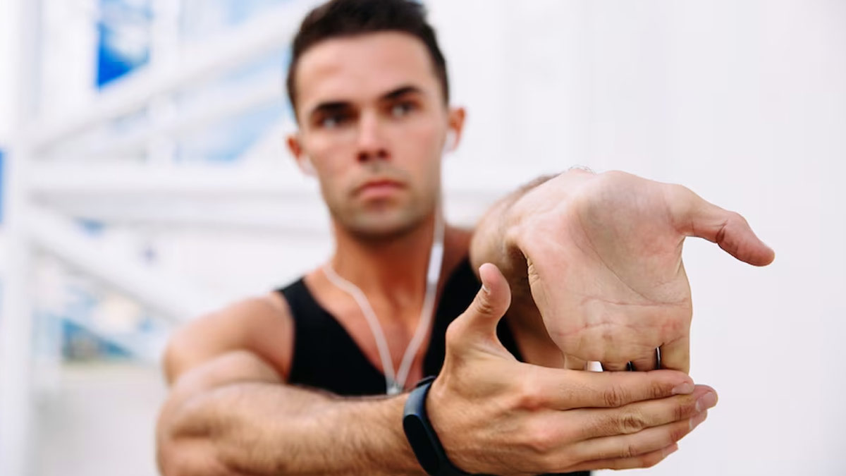 Cracking Knuckles Causes Arthritis And Other Common Myths Debunked