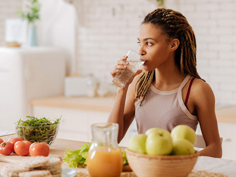 Is Drinking Water During a Meal Bad for Digestion