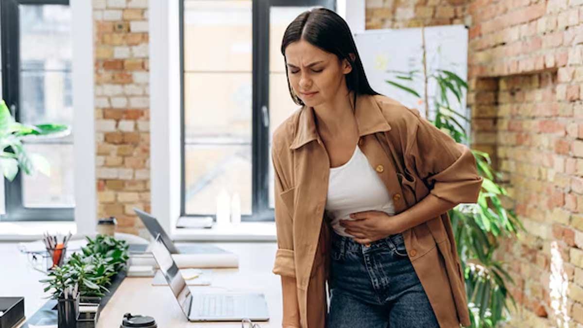 Symptoms Of Stomach Pain Due To Heat In Hindi