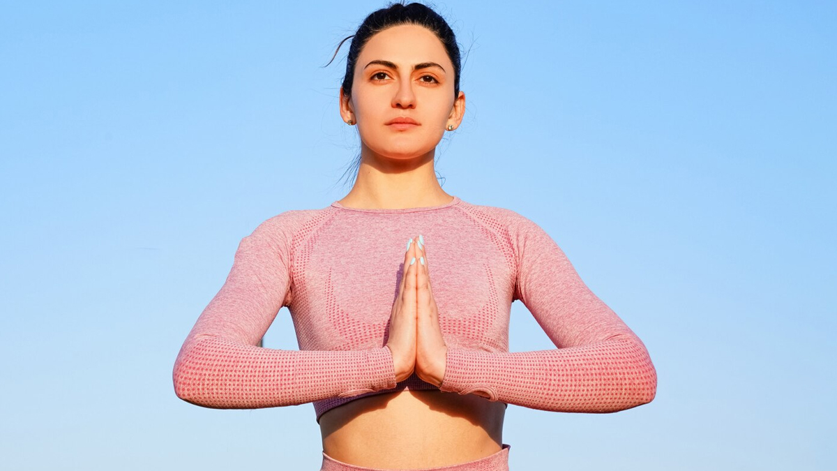 yoga-pose-for-glwoing-skin-ins