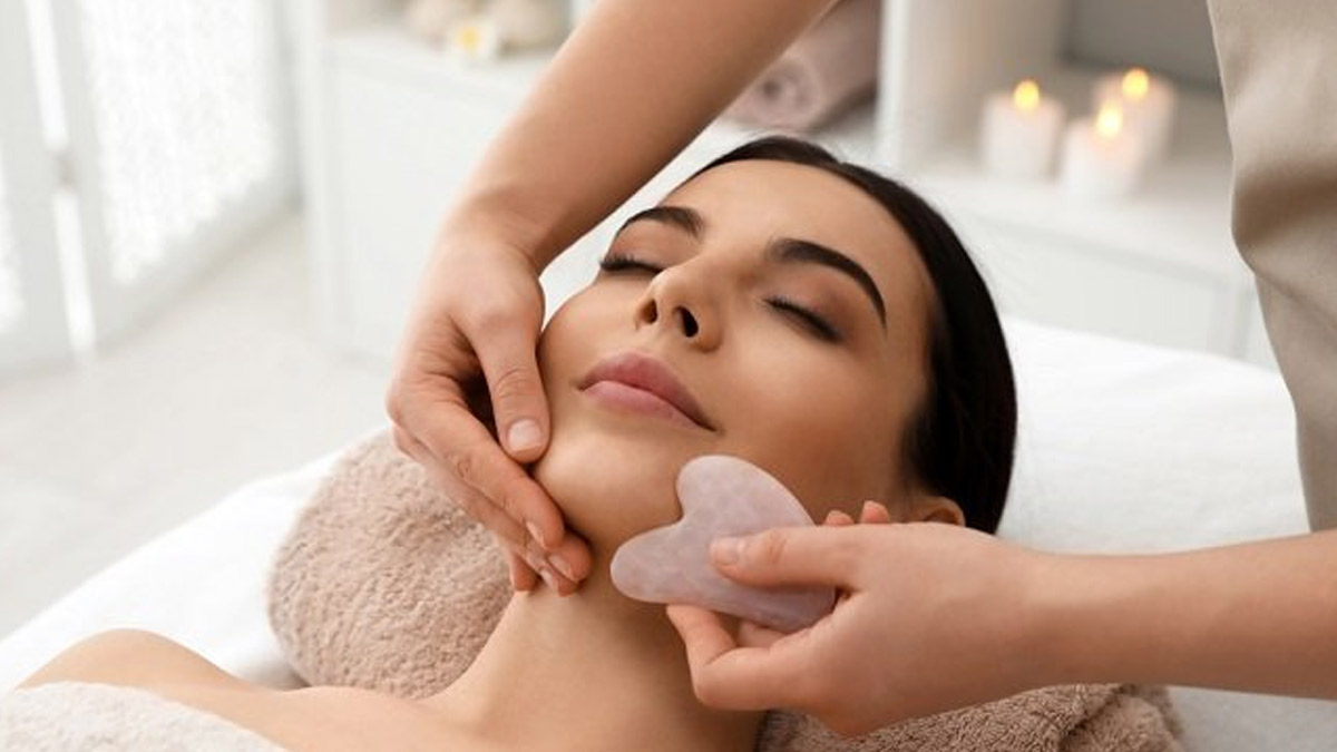 Gua Sha Benefits: डबल चिन से हैं परेशान? इन तरीकों से करें गुआ शा का इस्तेमाल   
