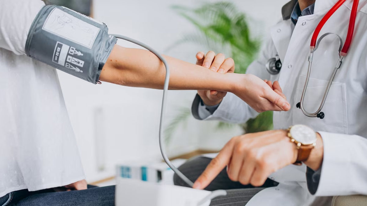 Are You On Fast? Here's How You Can Control Your Blood Pressure During Fasting