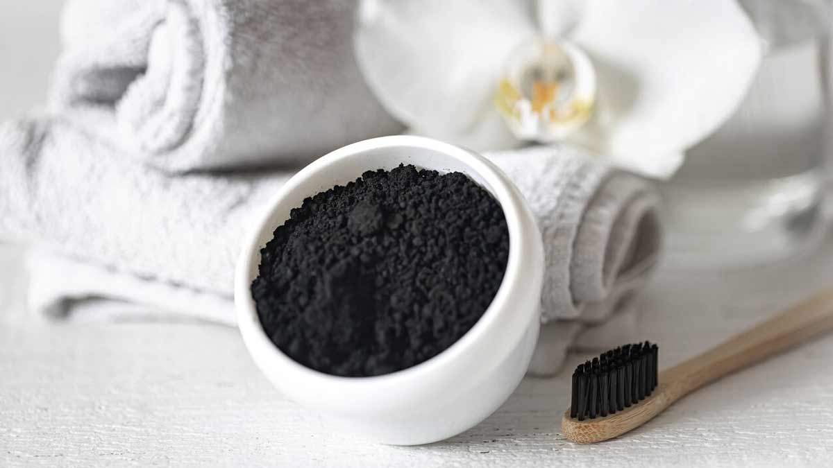 charcoal face scrub benefits in hindi
