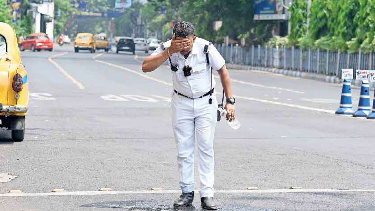 Red Alert Issued In Kolkata As Heatwave Grips City; Tips for Preventing Heat-Related Illness