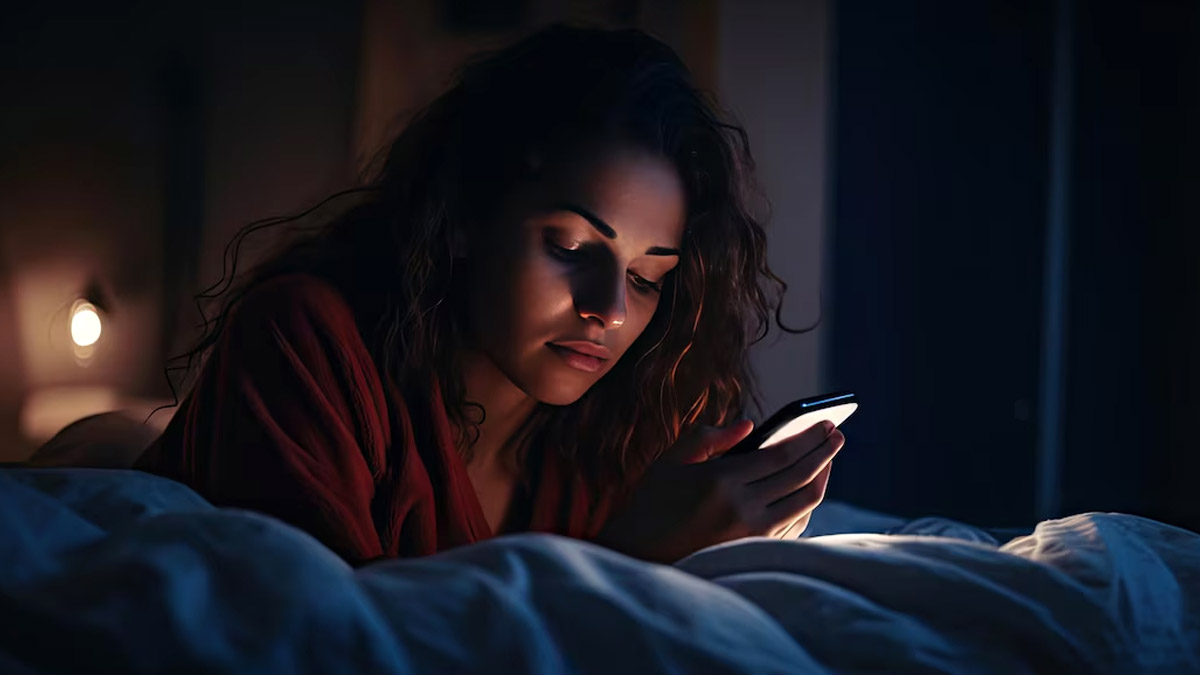 Texting Someone During Sleep? Expert Explains Sleep Texting And How To ...