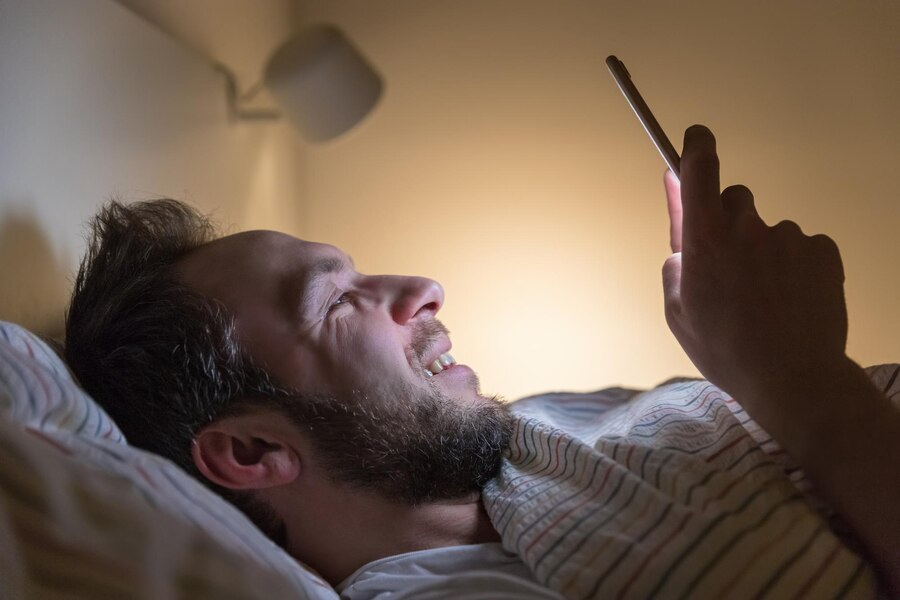 Fear Of Staying Without Mobile? Expert Explains Nomophobia, Its ...