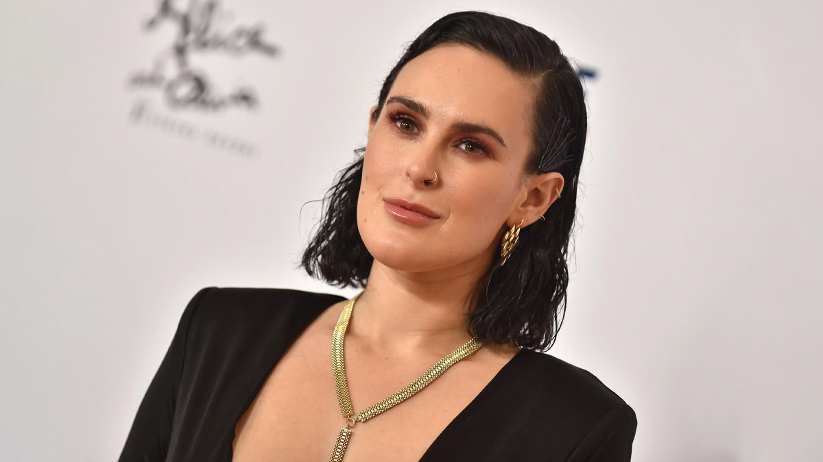 Bruce Willis' Daughter Rumer Willis Shows Love For 'Mama Curves ...