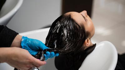 क्‍या आपके हेयर प्रोडक्ट्स में भी मौजूद है सिलिकॉन? डर्मेटोलॉजिस्ट से जानें इनके नुकसान 