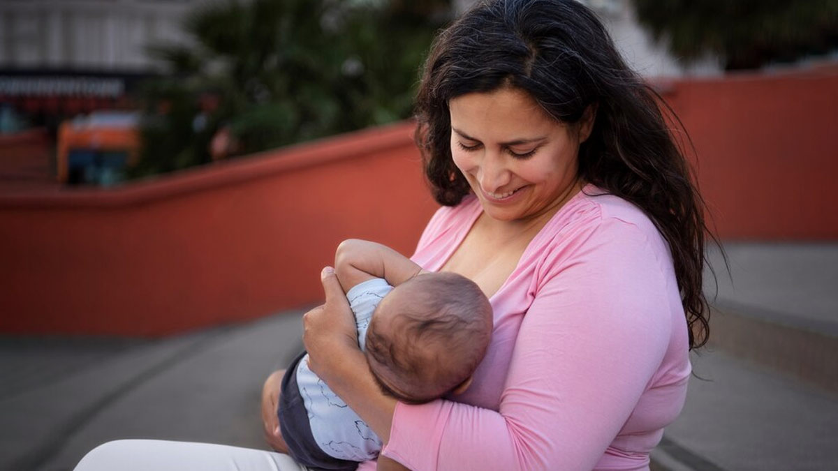 World Breastfeeding Week 2024: 6 Ways Breastfeeding Can Help With Postpartum Recovery