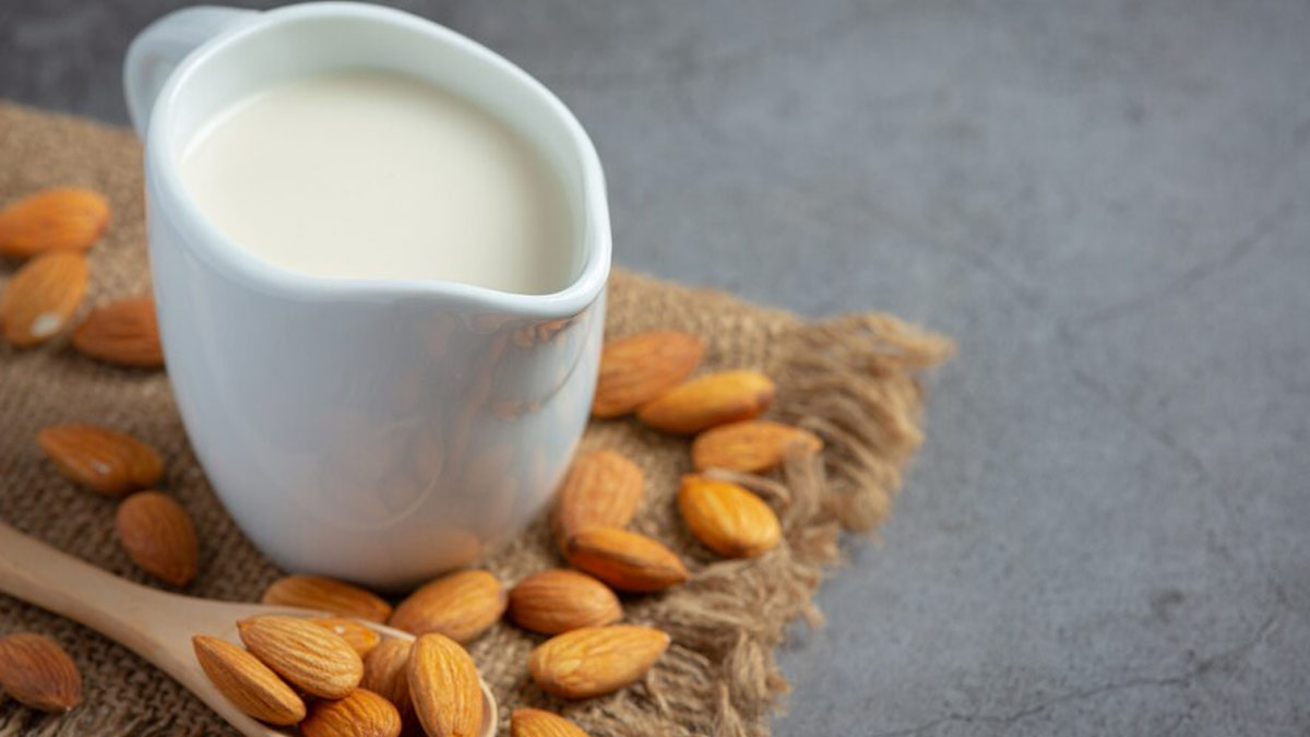 Almond Milk Has Various Health Benefits: Here’s How You Can Make It at Home