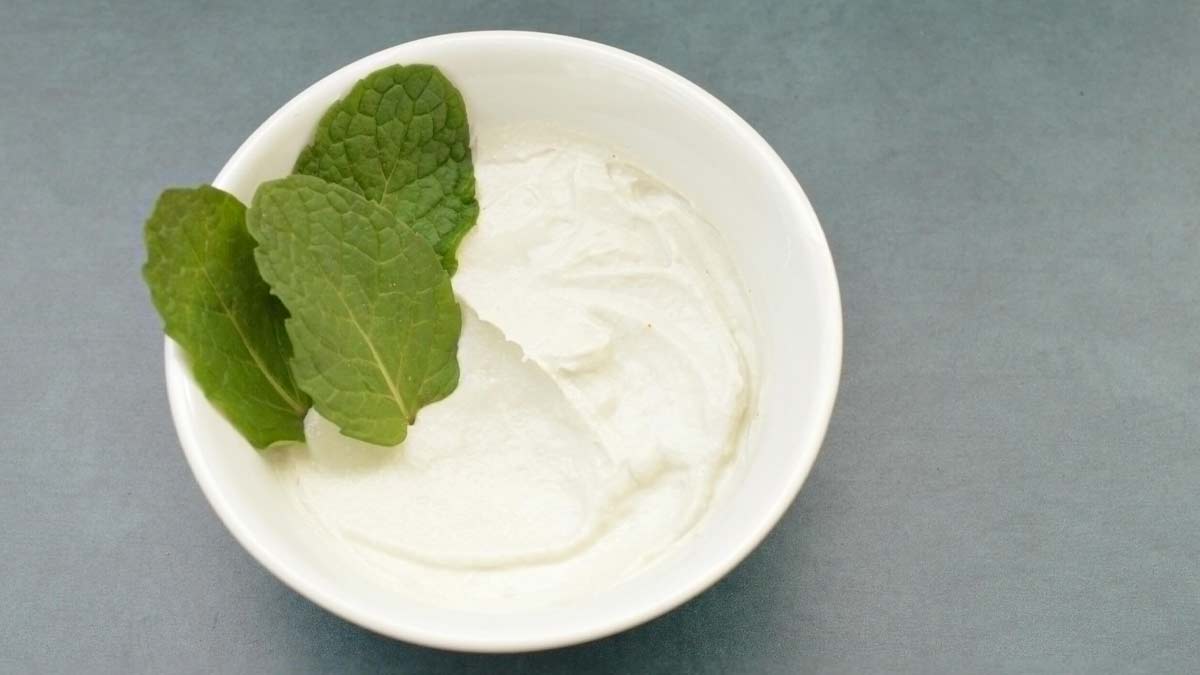 how to make curd and mint hair pack